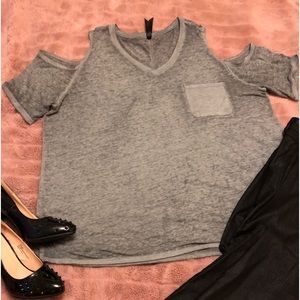 🔥🔥5/$50🔥🔥Seven7 Cold shoulder tee